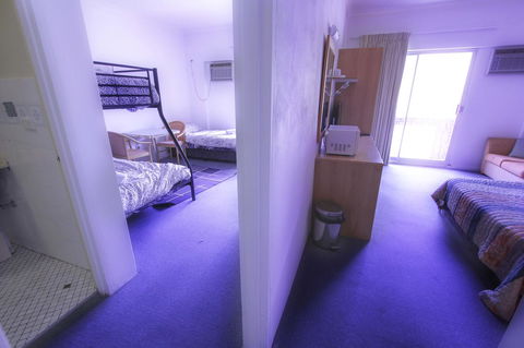 Rest Easy Motel - Accommodation Burleigh 1
