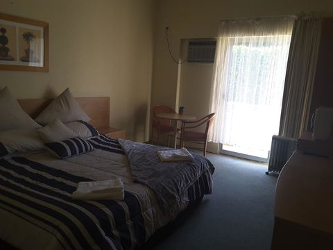 Rest Easy Motel - Accommodation Burleigh 23