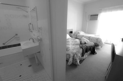 Rest Easy Motel - Accommodation Burleigh 19
