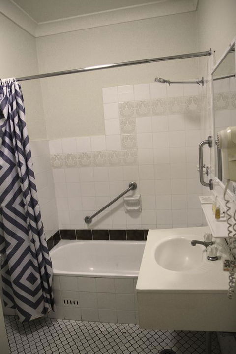 Rest Easy Motel - Accommodation Burleigh 26