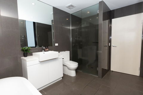 Brand New Executive Apartment - Accommodation Burleigh 11