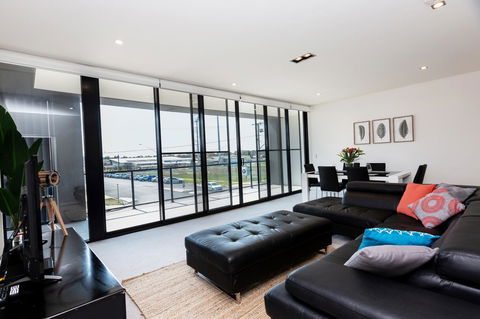 Brand New Executive Apartment - Accommodation Burleigh 21