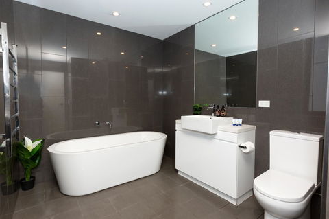 Brand New Executive Apartment - Accommodation Burleigh 10