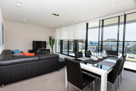 Brand New Executive Apartment - Accommodation Burleigh 3