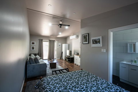 Pound Creek Gallery - Accommodation Burleigh 16