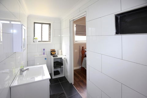 Pound Creek Gallery - Accommodation Burleigh 6