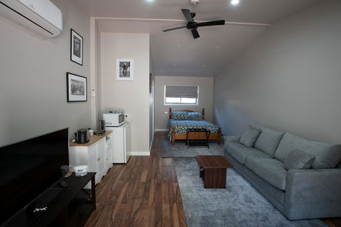 Pound Creek Gallery - Accommodation Burleigh 5