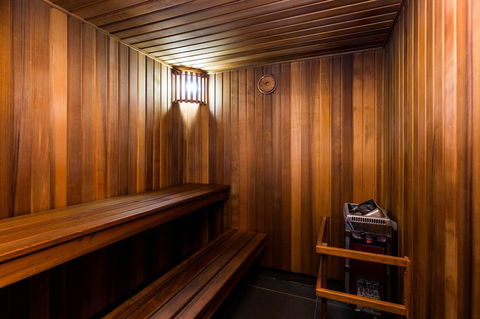 Nobbs Â· Executive 2 Storey Sydney Apartment With Pool - Accommodation Burleigh 14