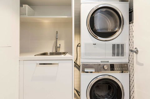 Nobbs Â· Executive 2 Storey Sydney Apartment With Pool - Accommodation Burleigh 11
