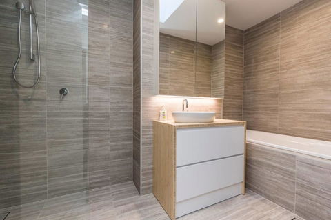 Nobbs Â· Executive 2 Storey Sydney Apartment With Pool - Accommodation Burleigh 10