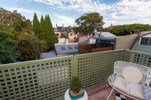 Nobbs Â· Executive 2 Storey Sydney Apartment With Pool - Accommodation Burleigh 16