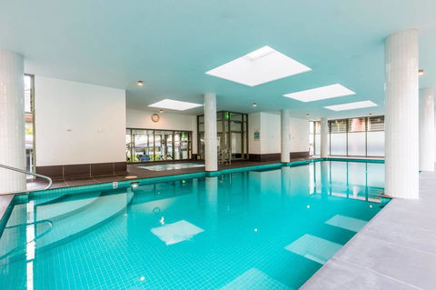 Nobbs Â· Executive 2 Storey Sydney Apartment With Pool - Accommodation Burleigh 13