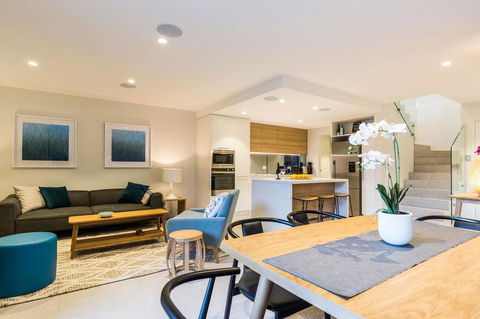 Nobbs Â· Executive 2 Storey Sydney Apartment With Pool - Accommodation Burleigh 1