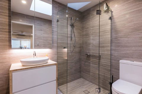 Nobbs Â· Executive 2 Storey Sydney Apartment With Pool - Accommodation Burleigh 7