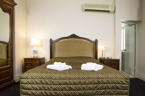 Royal Exhibition Hotel - Accommodation Burleigh 30