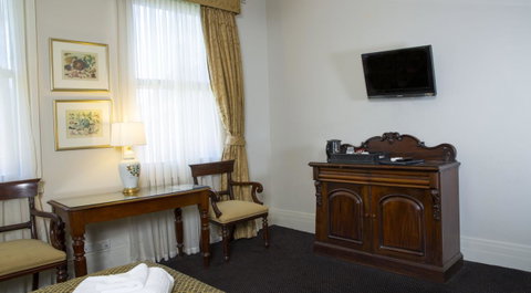 Royal Exhibition Hotel - Accommodation Burleigh 29