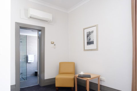 Royal Exhibition Hotel - Accommodation Burleigh 21