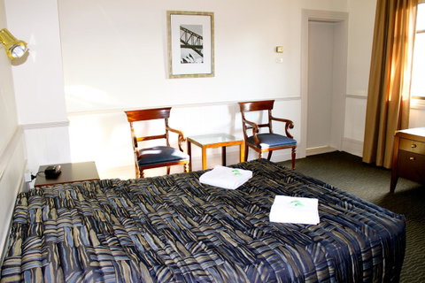 Royal Exhibition Hotel - Accommodation Burleigh 38