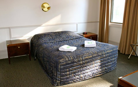 Royal Exhibition Hotel - Accommodation Burleigh 34