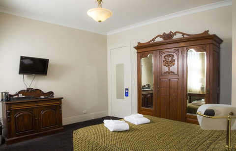Royal Exhibition Hotel - Accommodation Burleigh 32