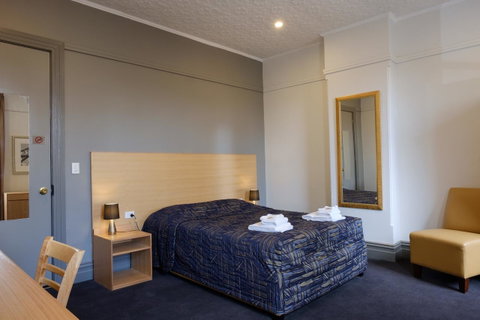 Royal Exhibition Hotel - Accommodation Burleigh 13