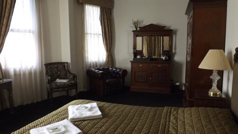 Royal Exhibition Hotel - Accommodation Burleigh 42