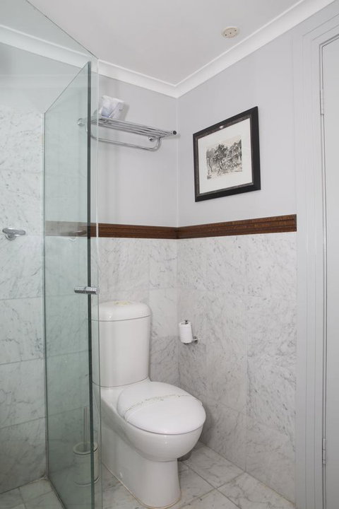 Royal Exhibition Hotel - Accommodation Burleigh 36