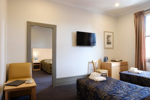 Royal Exhibition Hotel - Accommodation Burleigh 3