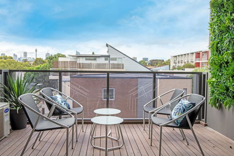 Large Light Luxe 3BDR 2BA Free Parking - Walk To Sydney Uni And RPA - Accommodation Burleigh 4