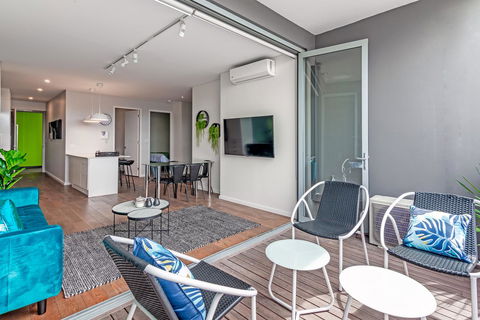 Large Light Luxe 3BDR 2BA Free Parking - Walk To Sydney Uni And RPA - Accommodation Burleigh 1