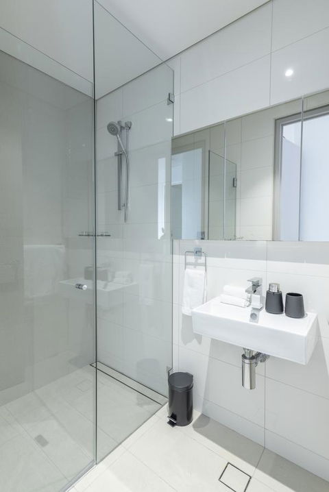 Large Light Luxe 3BDR 2BA Free Parking - Walk To Sydney Uni And RPA - Accommodation Burleigh 8