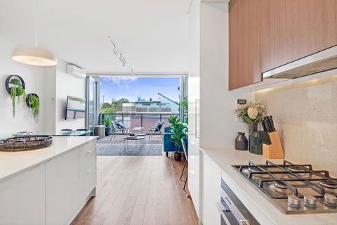 Large Light Luxe 3BDR 2BA Free Parking - Walk To Sydney Uni And RPA - Accommodation Burleigh 0