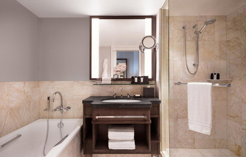Four Seasons Hotel Sydney - Accommodation Burleigh 5