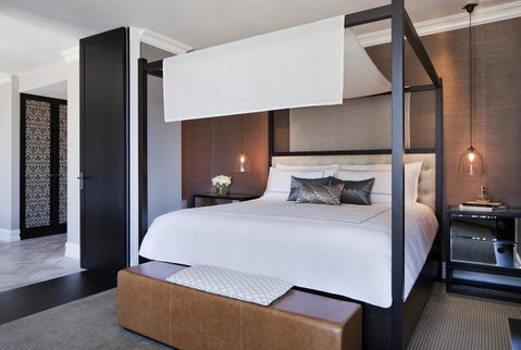 Four Seasons Hotel Sydney - Accommodation Burleigh 34