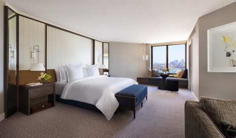 Four Seasons Hotel Sydney - Accommodation Burleigh 7