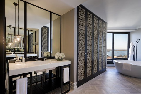 Four Seasons Hotel Sydney - Accommodation Burleigh 33