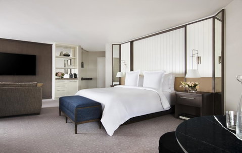Four Seasons Hotel Sydney - Accommodation Burleigh 2