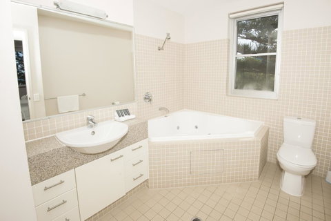 Grandview Apartments - Accommodation Burleigh 37