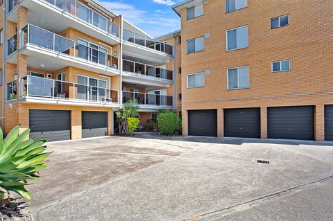Victoria Parade, Kiah, Unit 10, 53 - Accommodation Burleigh 12