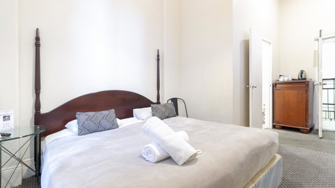 Woolbrokers Hotel - Accommodation Burleigh 5