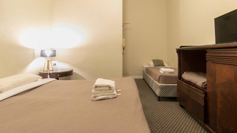Woolbrokers Hotel - Accommodation Burleigh 22
