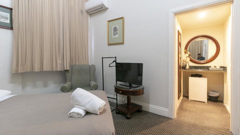 Woolbrokers Hotel - Accommodation Burleigh 37