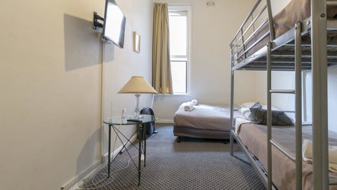Woolbrokers Hotel - Accommodation Burleigh 25