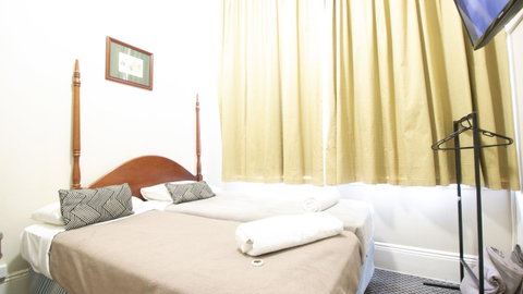 Woolbrokers Hotel - Accommodation Burleigh 42