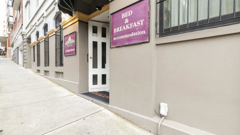 Woolbrokers Hotel - Accommodation Burleigh 17