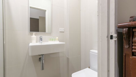 Woolbrokers Hotel - Accommodation Burleigh 6