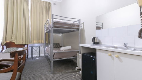 Woolbrokers Hotel - Accommodation Burleigh 13