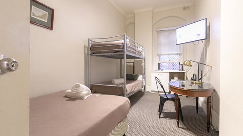 Woolbrokers Hotel - Accommodation Burleigh 4