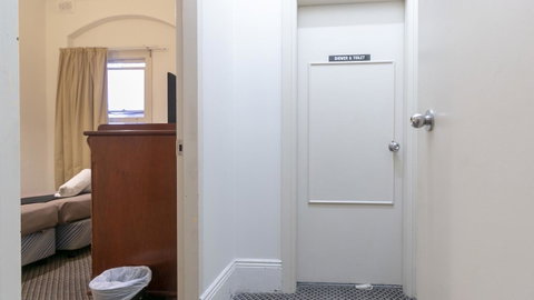 Woolbrokers Hotel - Accommodation Burleigh 29