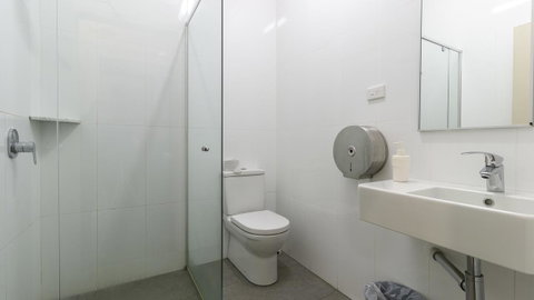 Woolbrokers Hotel - Accommodation Burleigh 41